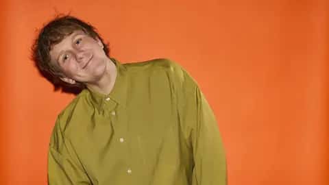 JOSH THOMAS: JIGGLE, JIGGLE