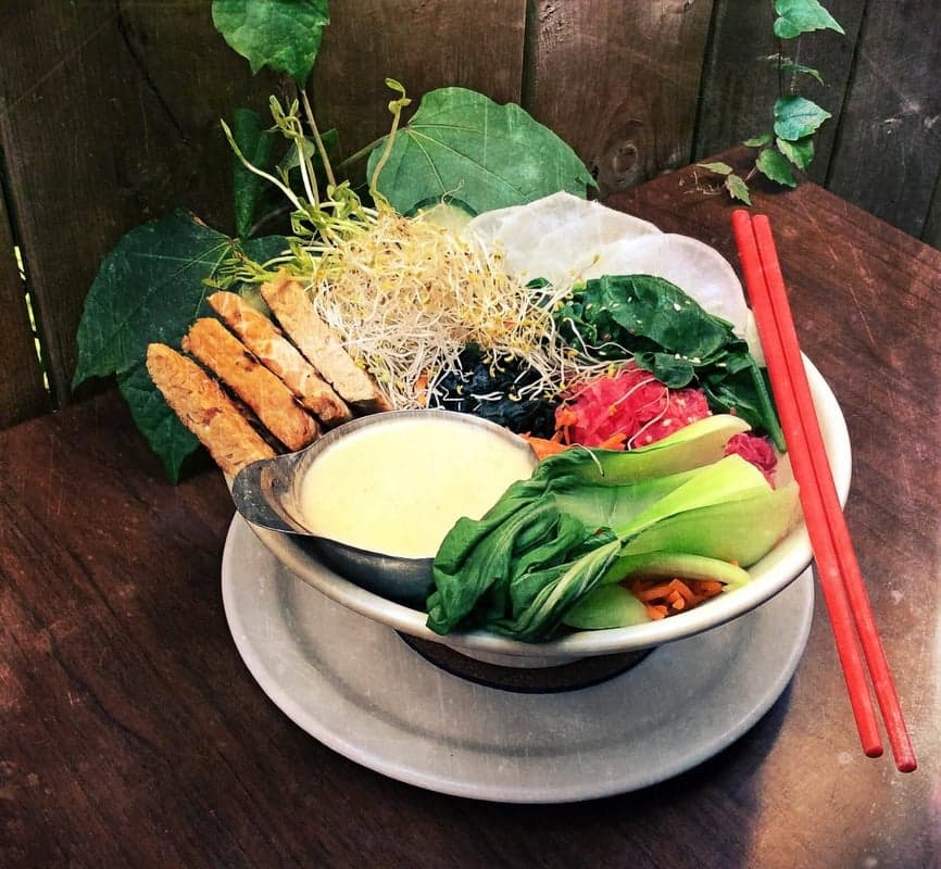 Aux Vivres Plateau food