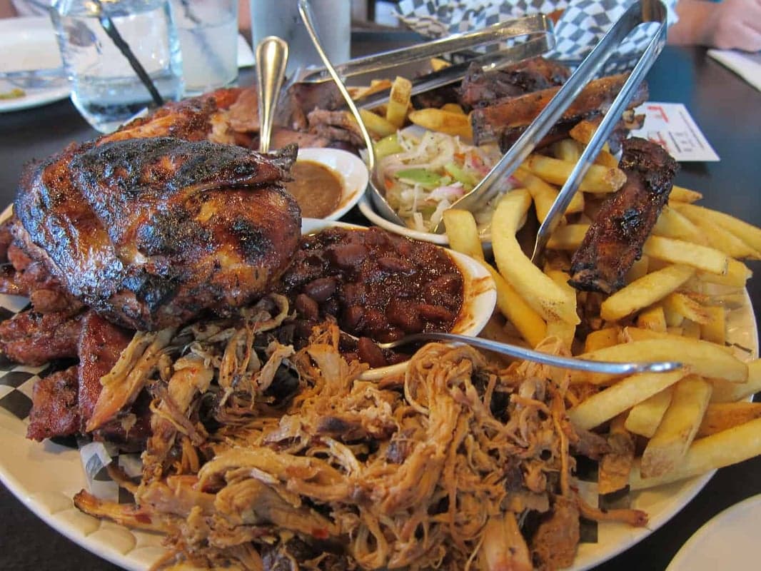 Big T's BBQ & Smokehouse food