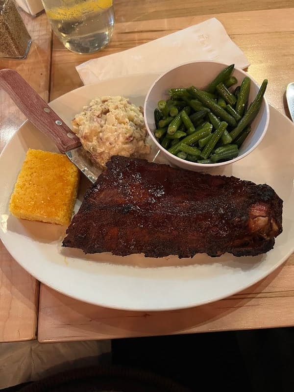 Big T's BBQ & Smokehouse food