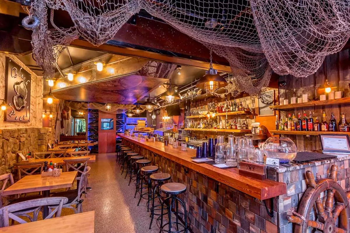 Black Pearl Seafood Restaurant & Bar — best solo dining restaurants in Edmonton, Spring 2026