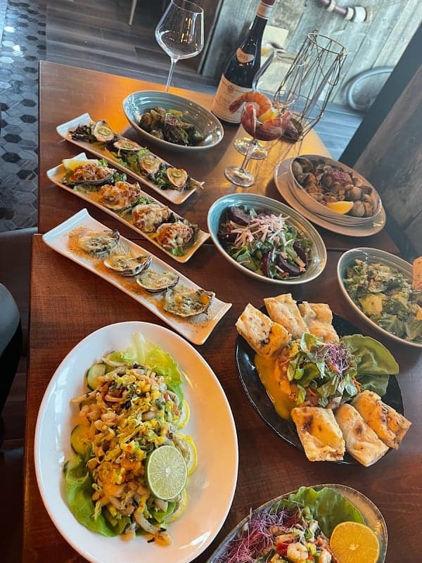 Black Pearl Seafood Restaurant & Bar — best solo dining restaurants in Edmonton, Spring 2026