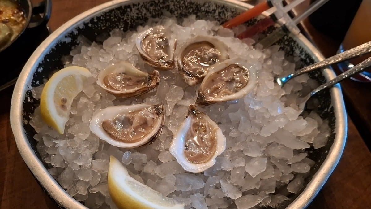 Black Pearl Seafood Restaurant & Bar — best solo dining restaurants in Edmonton, Spring 2026
