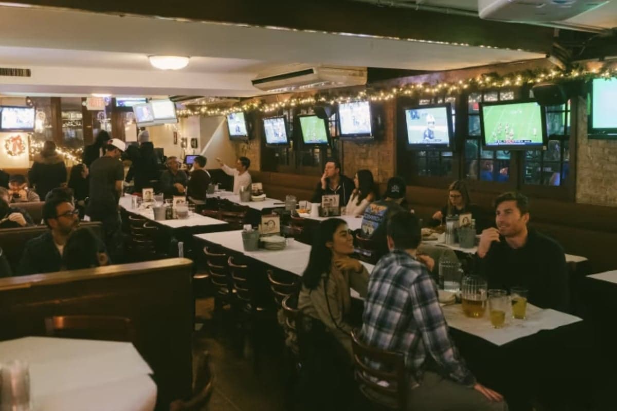Blondies Sports — best wings in New York, Summer 2026