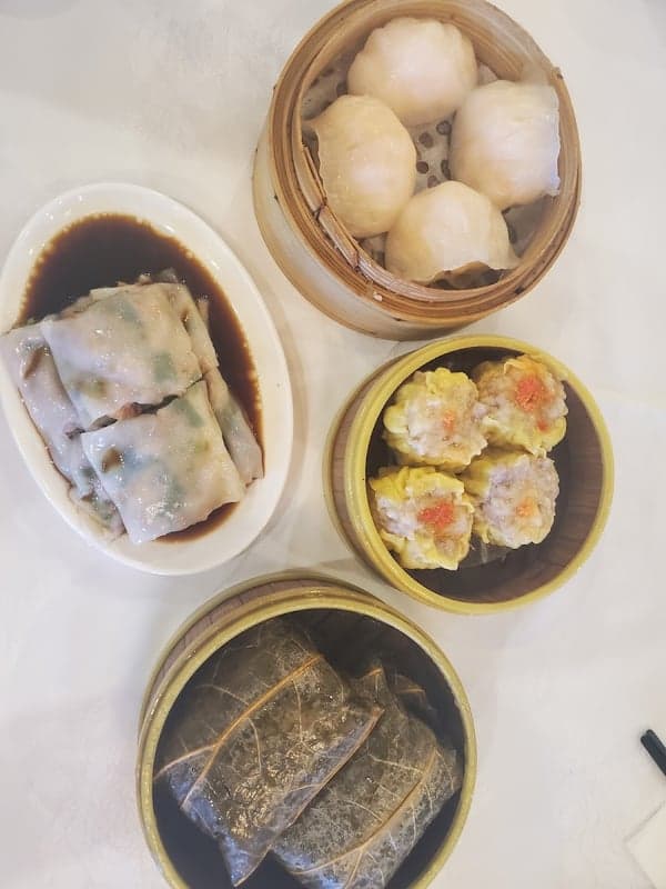 Emperor's Palace Chinese Cuisine food