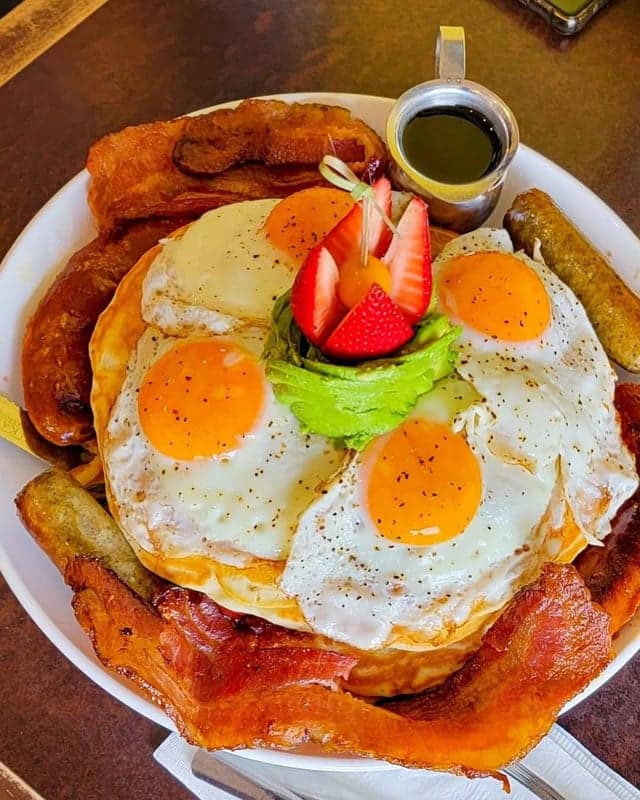 Floyd's Diner James Bay — best brunch in Victoria, Spring 2026