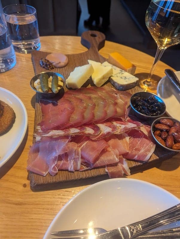Harth Mozza And Wine Bar food
