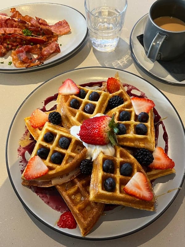 L'ENTRE-POTS Déjeuner dîner — best breakfast in Montreal, Spring 2026