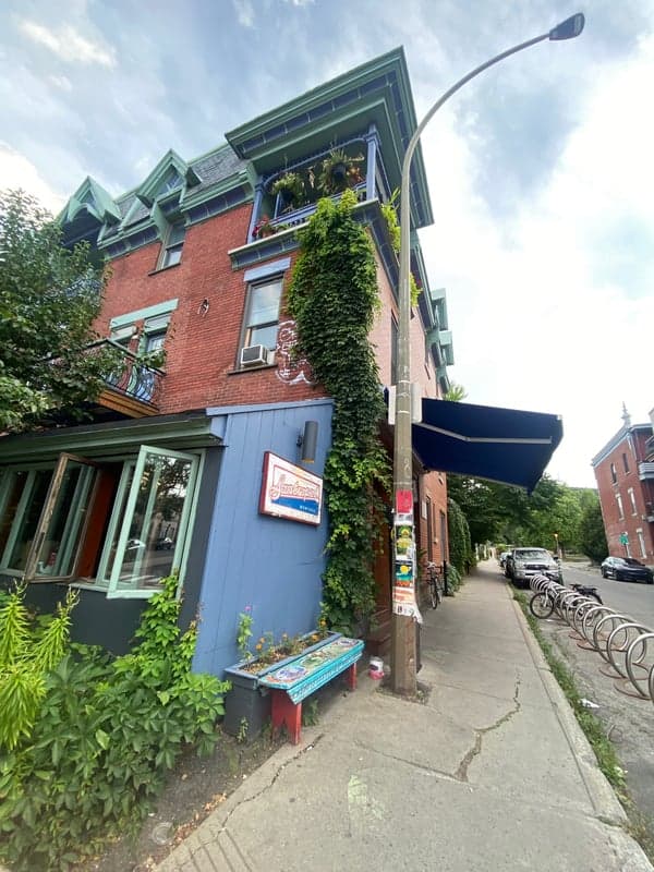 L'ENTRE-POTS Déjeuner dîner — best breakfast in Montreal, Spring 2026