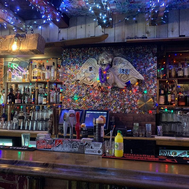 L’Entrepôt Mont-Royal — best wings in Montreal, Spring 2026