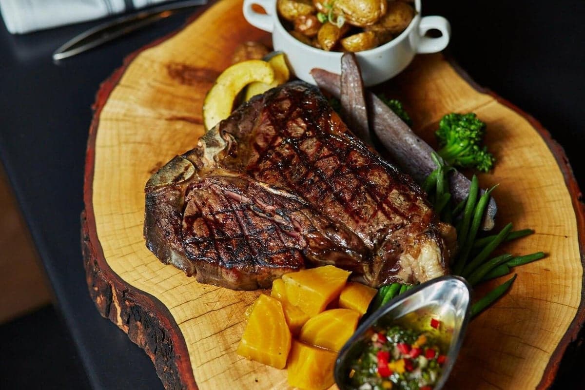 Maggie Oakes — best steakhouses in Montreal, Spring 2026