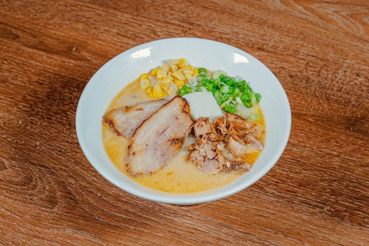 Menya Raizo by Zakkushi food