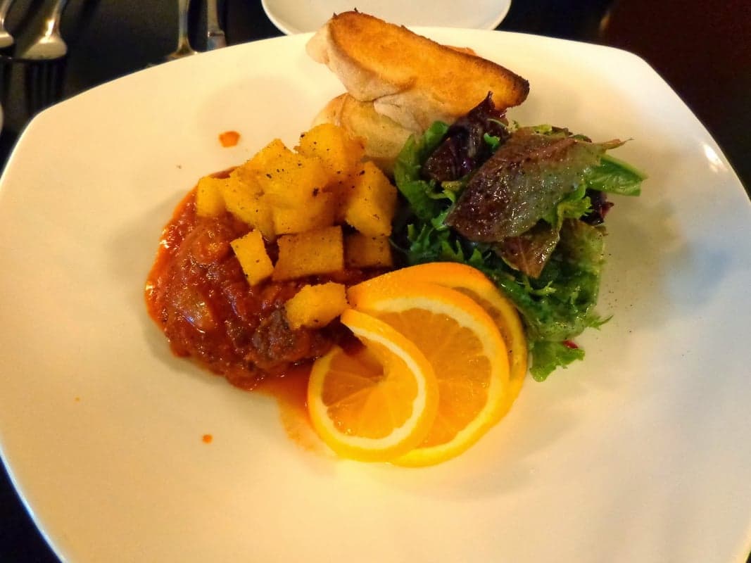Niko's Bistro food