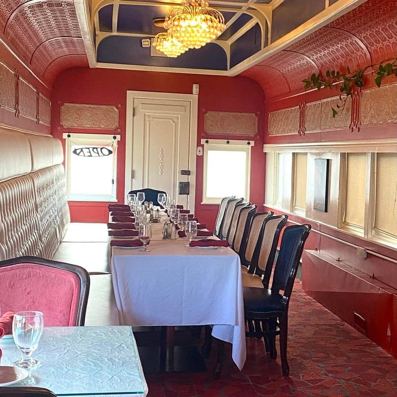 Resto Gare And Train Bar Bistro