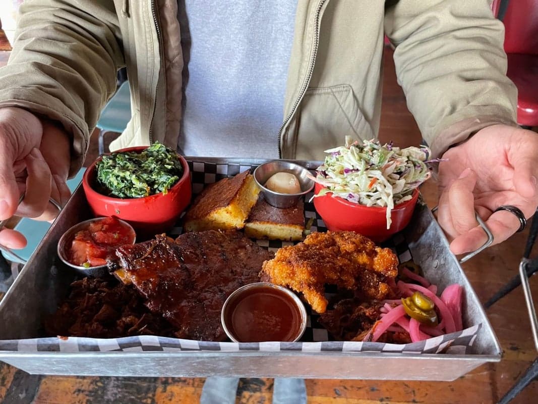 Slim's BBQ food