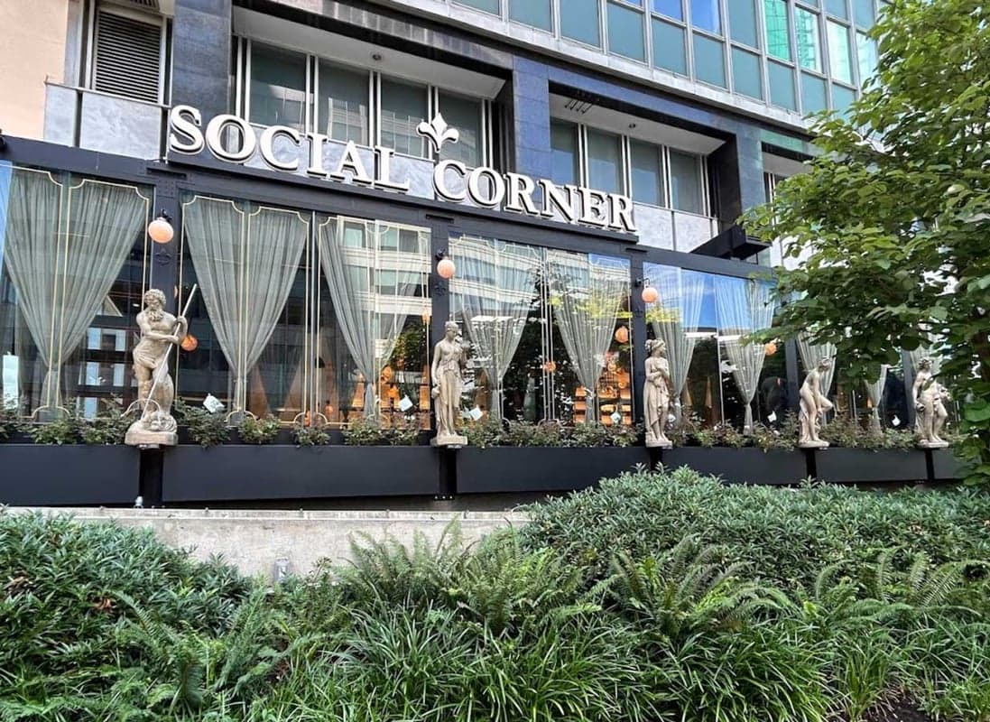 SOCIAL CORNER COAL HARBOUR