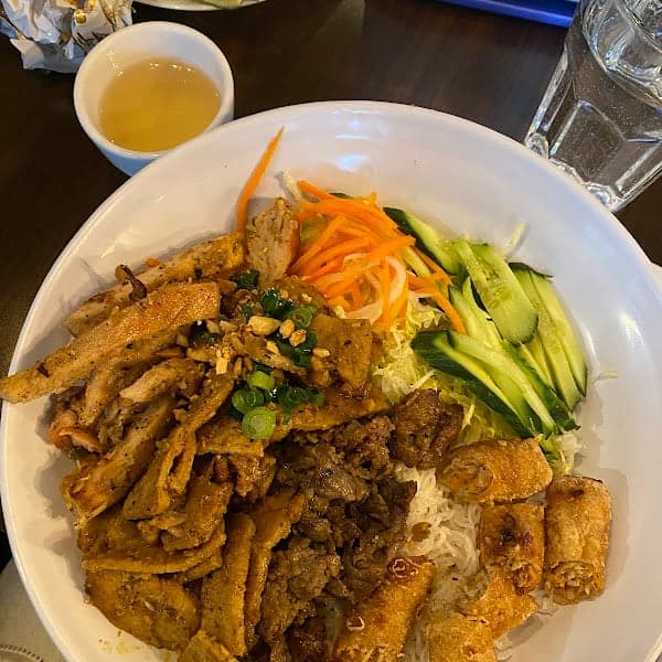 TRE Vietnamese Kitchen food