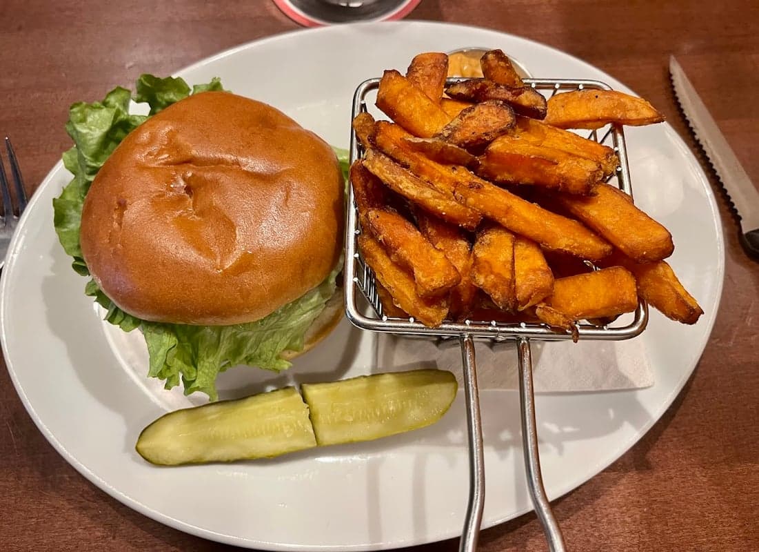 4th Spot Kitchen & Bar food