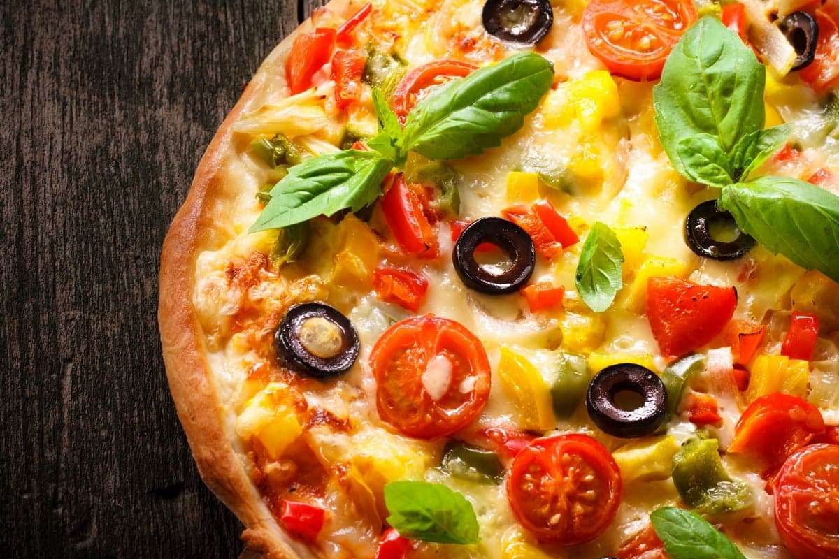 70'EES Pizza π¨π¦ Meat pizza, vegetarian pizza, vegan pizza, wings, Indian pizza β best pizza in Victoria, Spring 2026