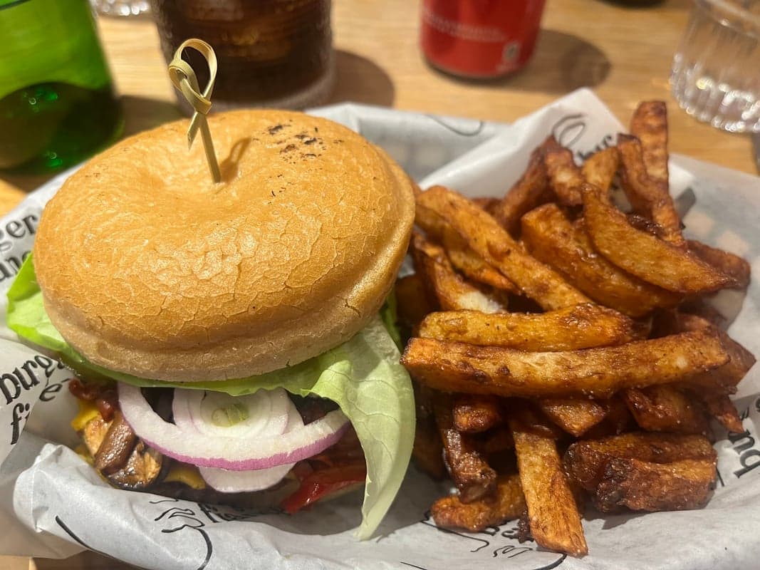 Burger Fiancé food
