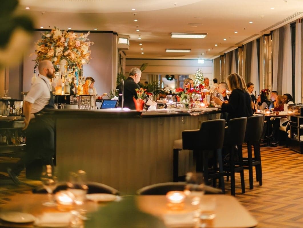 Restaurant Île de France - Le 9e — best business dinner restaurants in Montreal, Spring 2026