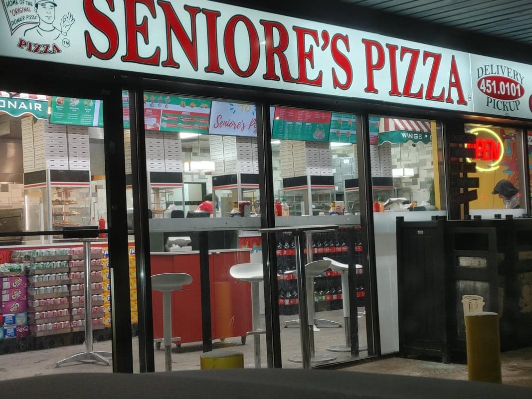 Seniore's Pizza Restaurant food