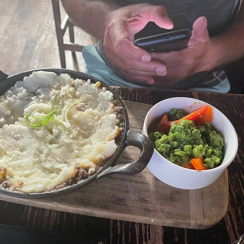 St. James Corner Restaurant & Irish Pub food