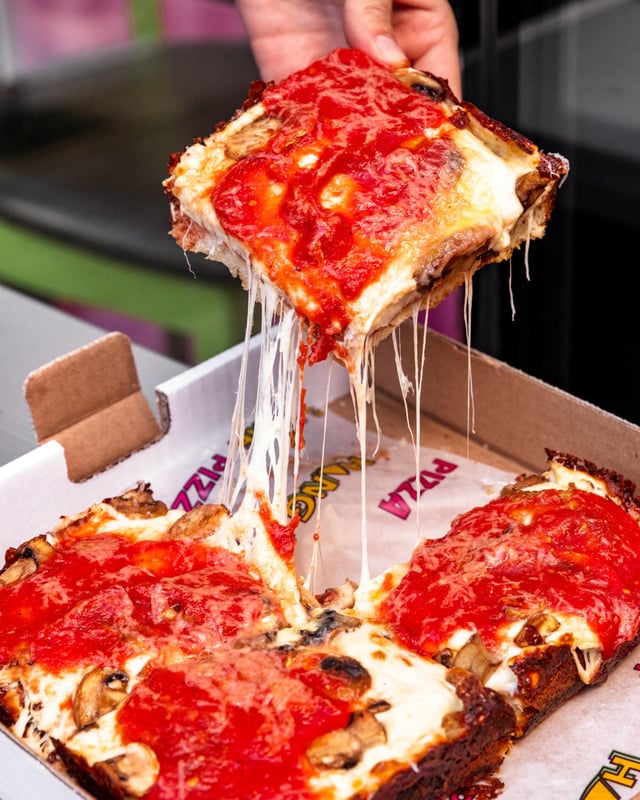 Hang Time Pizza Centre Ville photo 3